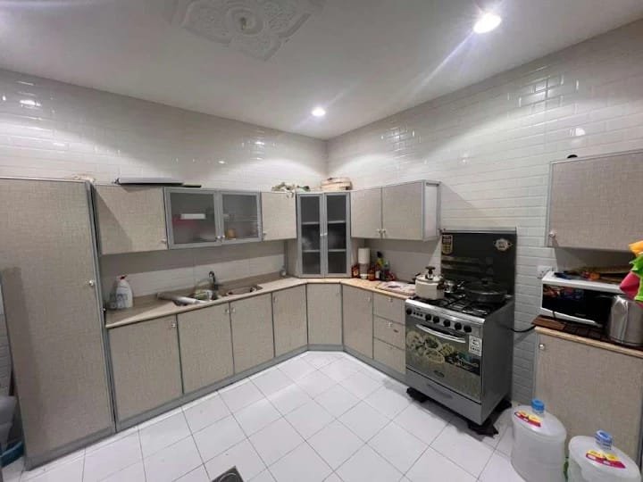مطابخ وطاولات